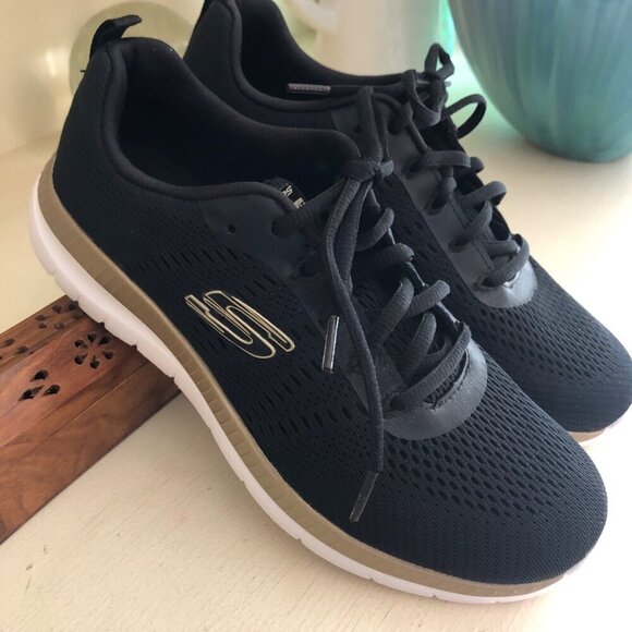 NEW Skechers Women's Memory Foam Slip-ins Summits-Night Chic Sneaker Size 9 - Picture 1 of 9